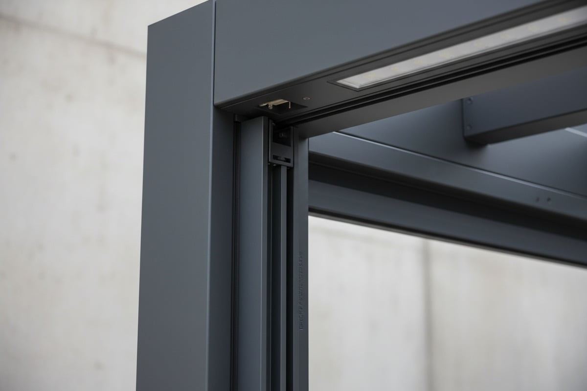 High wind resistant zip blinds with strong side retention and durable fabric (ID#4)